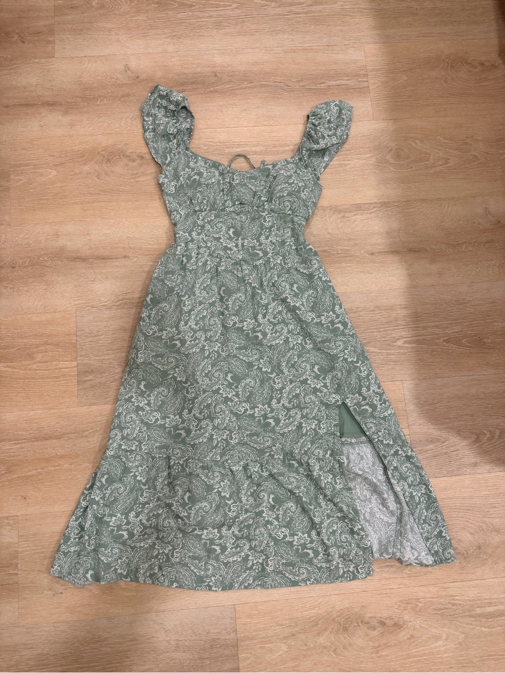 Hollister Sage Green Paisley Midi Dress Back Detail